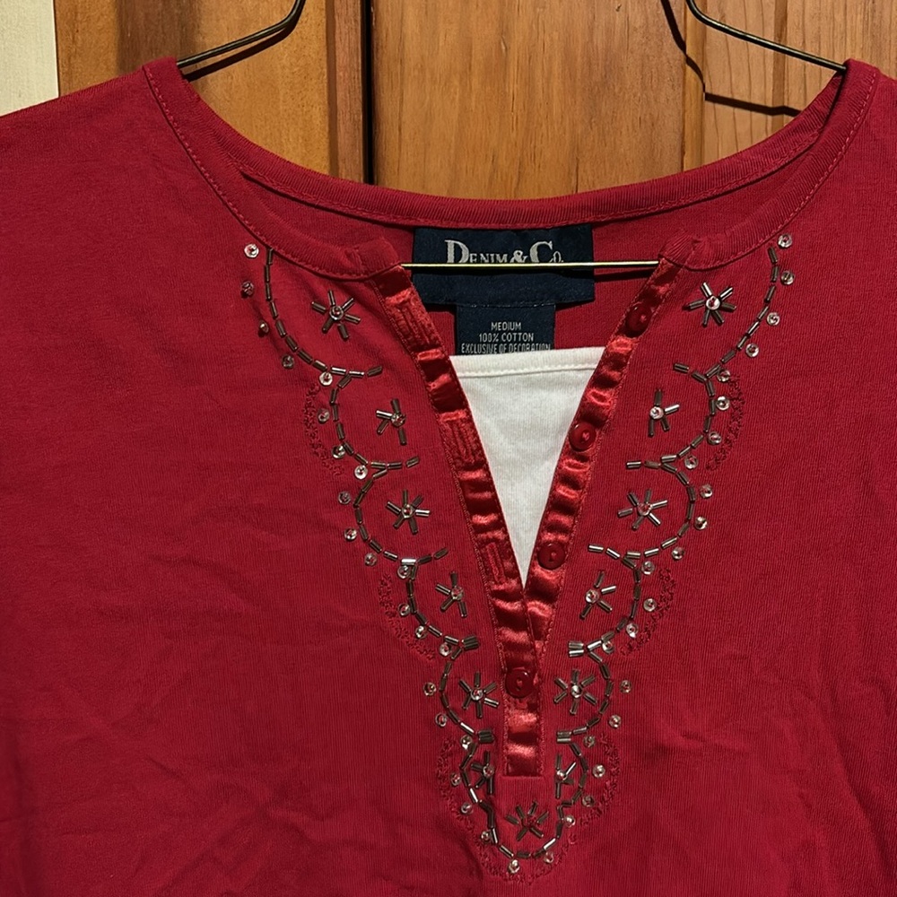 NWT Denim&Co Beaded Red Blouse T-shirt material Sz M - Picture 2 of 11